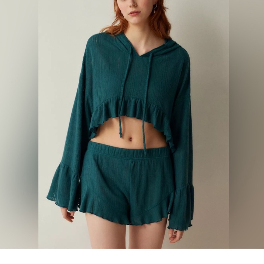 UO out from under Lizzie hooded long sleeve top size small